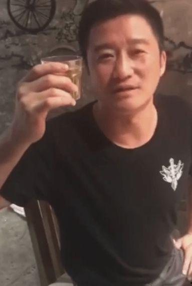 吴京和他老婆爆料视频,揭秘幸福生活幕后故事  第1张